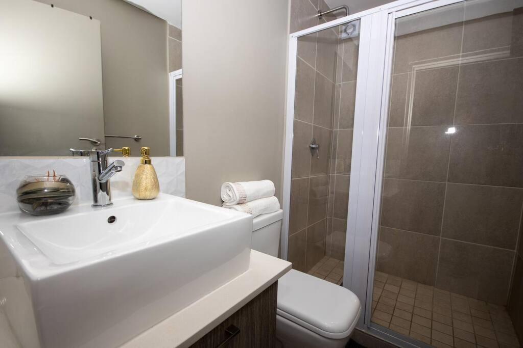 Luxury, Location, & Convenience. Joanesburgo Exterior foto